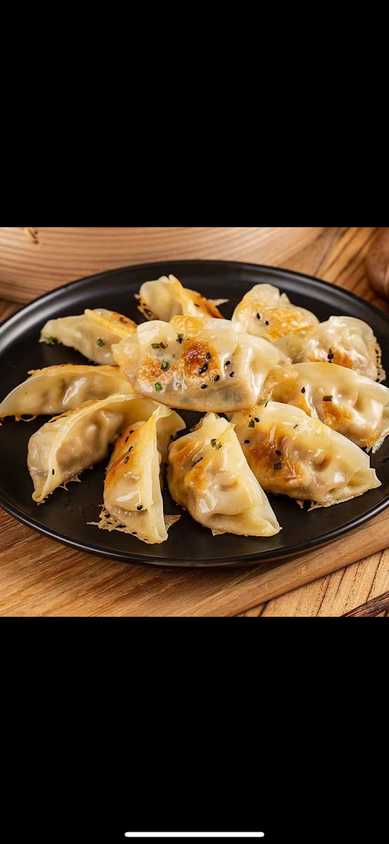 锅贴 Pan Fried Dumplings 12 Pieces